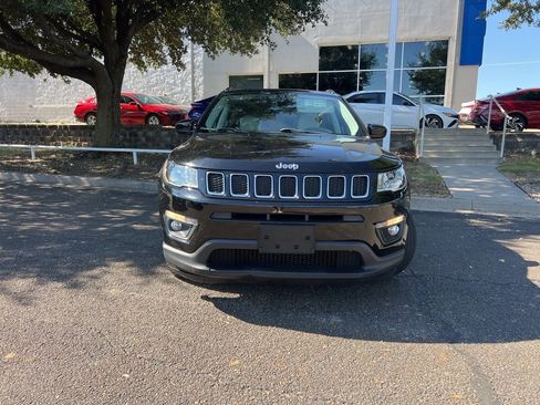 Used 2018 Jeep Compass Latitude w/ Popular Equipment Group image 2