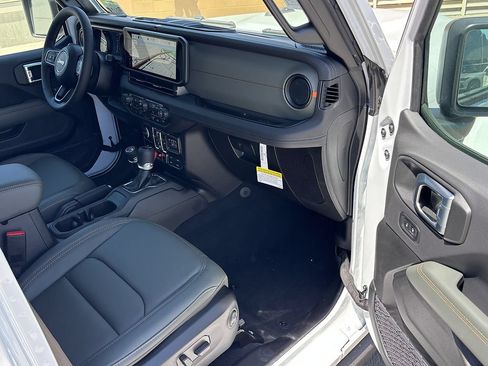 New 2026 Jeep Gladiator Mojave AWD/4WD image 25