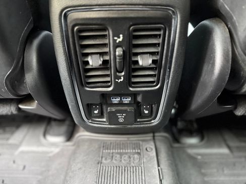 Used 2018 Jeep Grand Cherokee Limited AWD/4WD image 28
