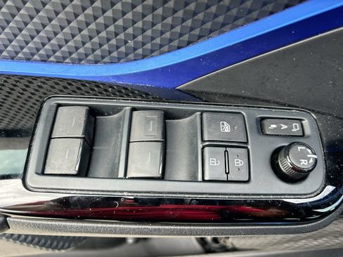 Used 2021 Toyota C-HR XLE FWD image 12