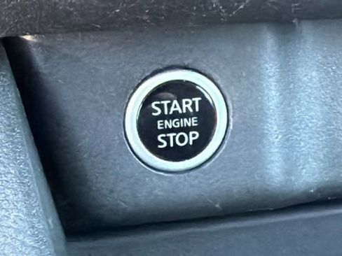 Used 2023 Nissan Rogue S AWD/4WD image 17