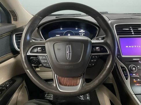 Used 2019 Lincoln Nautilus Select FWD image 14