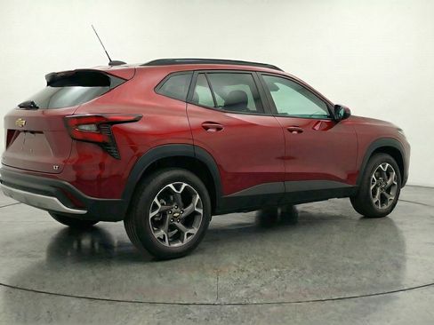 Used 2025 Chevrolet Trax LT w/ LT Convenience Package image 9