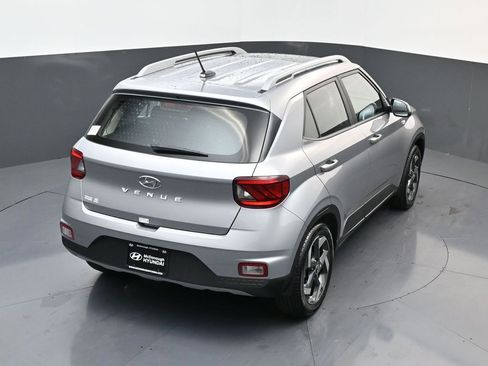 Certified 2025 Hyundai Venue SEL image 18