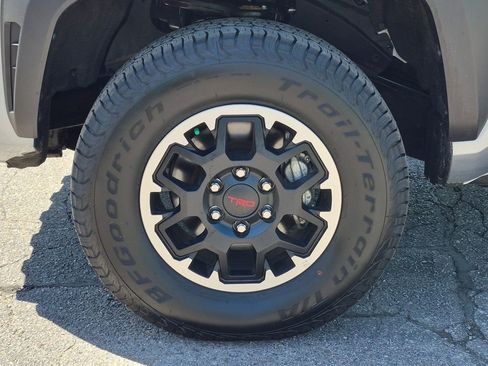 Used 2025 Toyota Tacoma TRD Off-Road AWD/4WD image 10