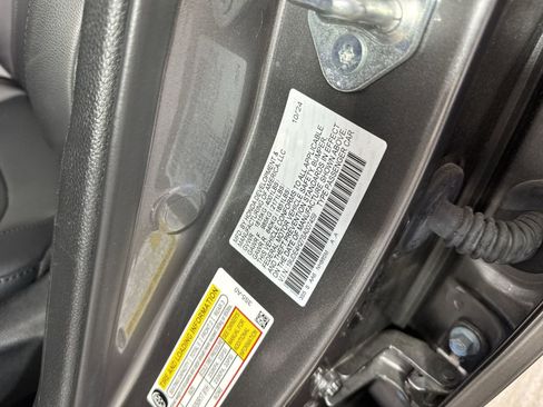 Certified 2025 Acura Integra image 39