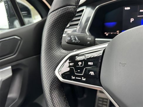 Used 2023 Volkswagen Tiguan SE R-Line image 23