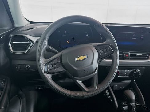 Used 2025 Chevrolet TrailBlazer LT AWD/4WD image 17