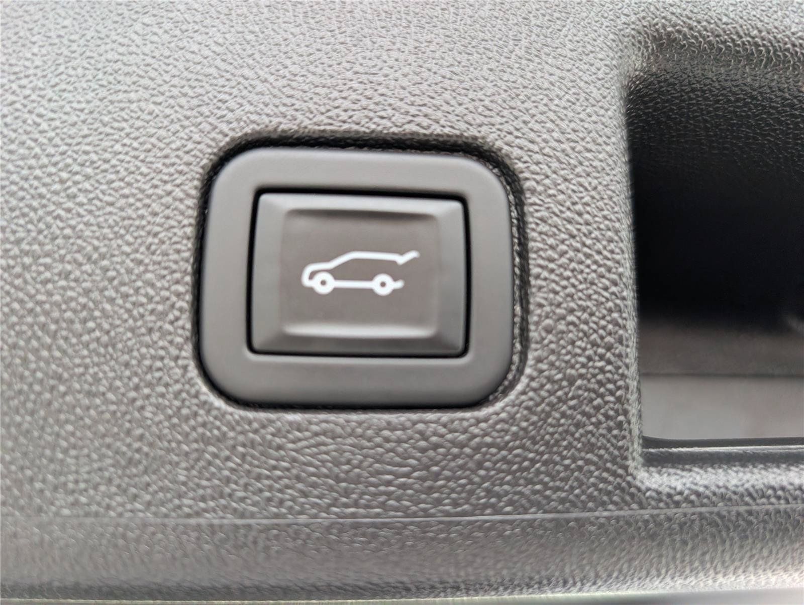 Used 2024 Chevrolet Equinox Premier AWD/4WD image 14