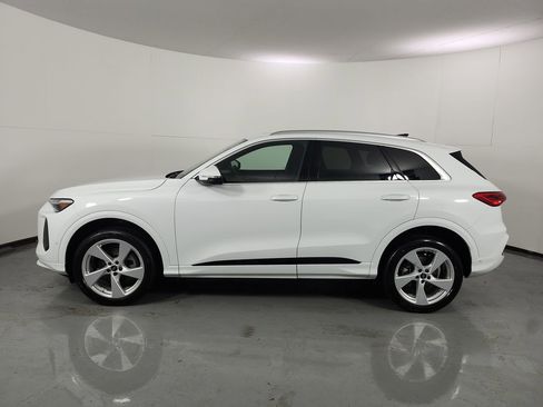 Used 2025 Audi Q5 Premium Plus w/ Premium Plus image 2