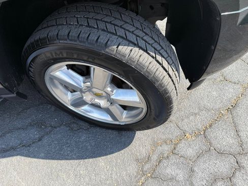 Used 2013 Chevrolet Avalanche LTZ image 26