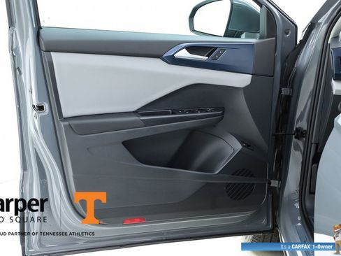 Used 2023 Volkswagen Taos SE w/ Panoramic Sunroof Package image 56