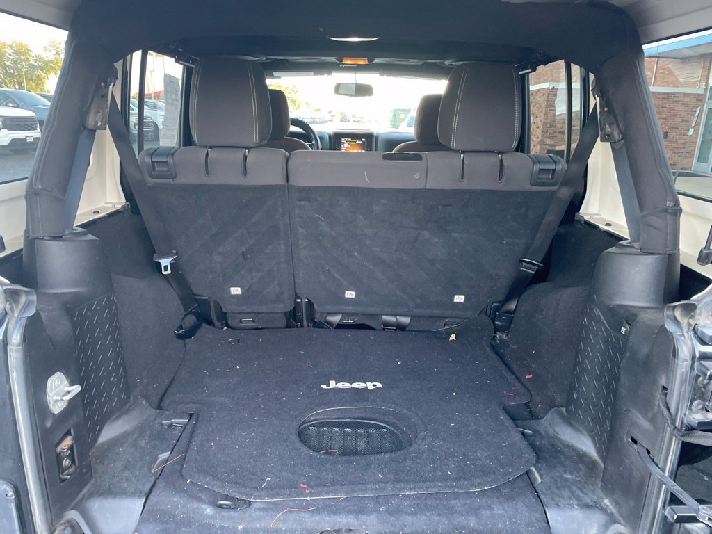 Used 2016 Jeep Wrangler Unlimited Sahara w/ Dual Top Group AWD/4WD image 5
