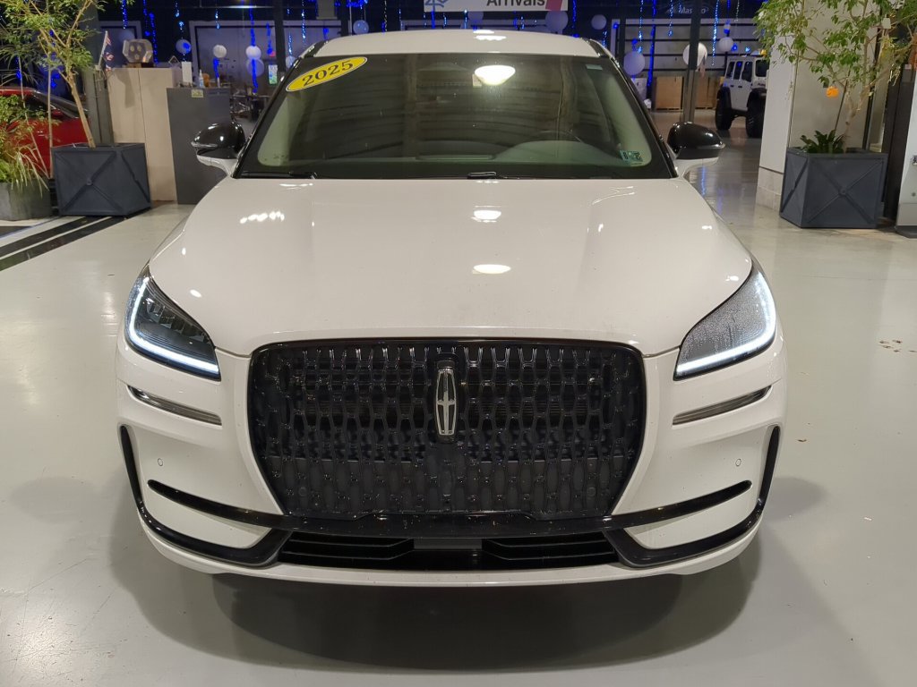Used 2025 Lincoln Corsair AWD w/ Equipment Group 101A image 3