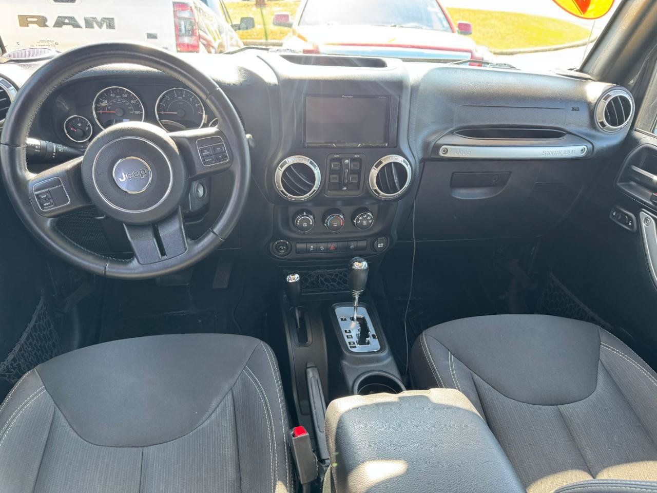 Used 2017 Jeep Wrangler Unlimited Sahara AWD/4WD image 13