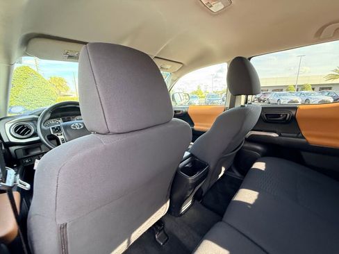 Used 2018 Toyota Tacoma SR5 image 21