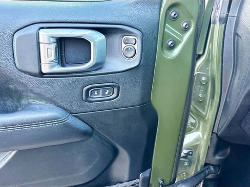 Used 2020 Jeep Wrangler Unlimited Sahara image 34