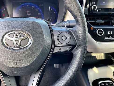 Used 2021 Toyota Corolla LE image 23