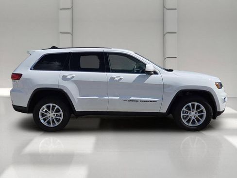 Used 2022 Jeep Grand Cherokee Laredo E AWD/4WD image 6