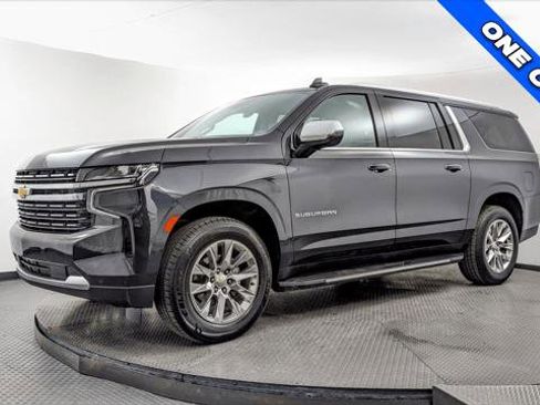Used 2023 Chevrolet Suburban Premier image 2
