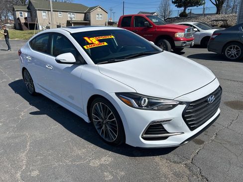 Used 2018 Hyundai Elantra Sport image 4