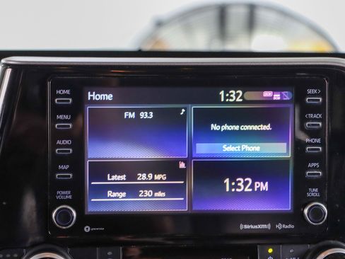 Used 2020 Toyota Highlander XLE FWD image 19