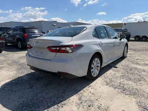 Used 2024 Toyota Camry LE w/ Convenience Package image 5