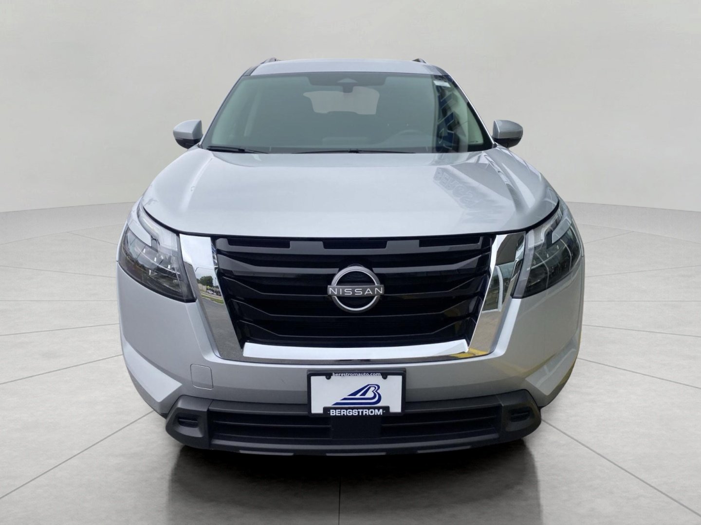 Used 2025 Nissan Pathfinder SV AWD/4WD image 3