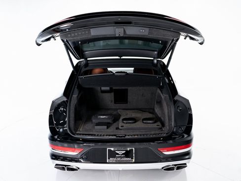 New 2025 Bentley Bentayga Extended Wheelbase image 46