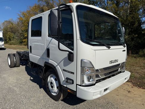 New 2026 Isuzu NPR RWD image 1
