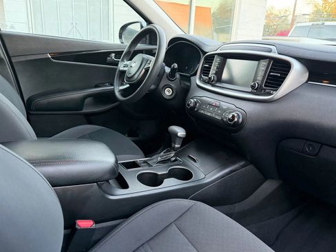 Used 2019 Kia Sorento L image 6
