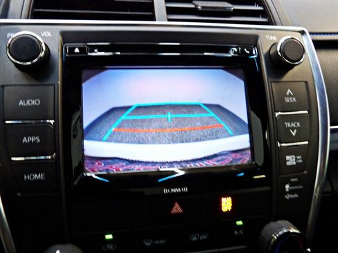 Used 2016 Toyota Camry SE FWD image 16