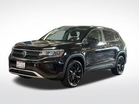 Certified 2022 Volkswagen Taos SE image 10