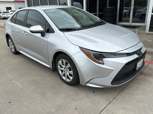 Used 2025 Toyota Corolla LE FWD image 3