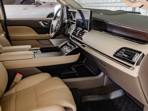 Used 2023 Lincoln Navigator L Reserve AWD/4WD image 12