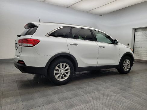 Used 2017 Kia Sorento LX image 10