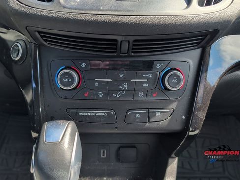 Used 2019 Ford Escape SE image 19