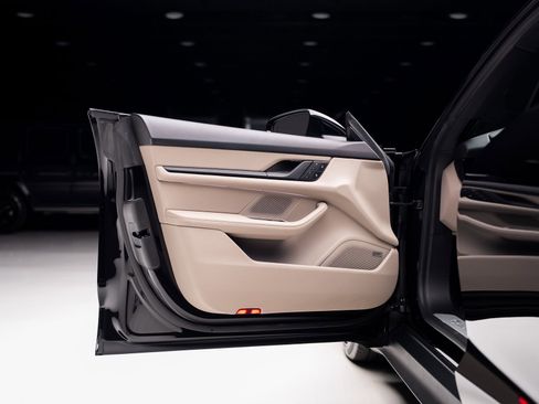 Used 2022 Porsche Taycan 4S image 50