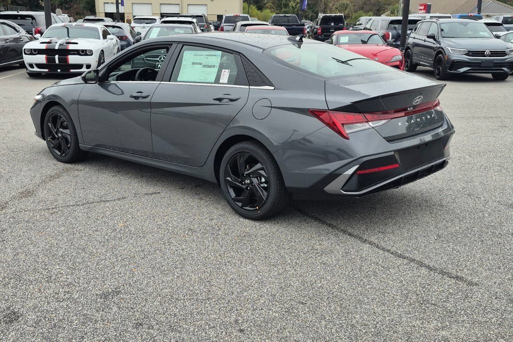 New 2026 Hyundai Elantra SEL Sport FWD image 8