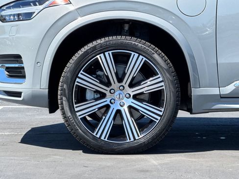 Used 2025 Volvo XC90 T8 Plus w/ Protection Package Premier AWD/4WD image 32