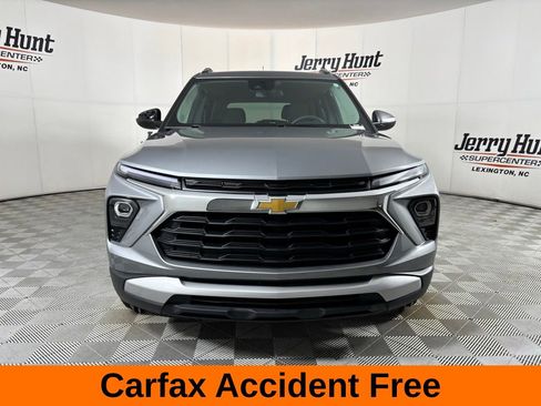 Used 2025 Chevrolet TrailBlazer LT AWD/4WD image 3