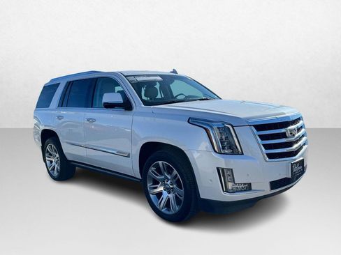Used 2018 Cadillac Escalade Premium Luxury image 3