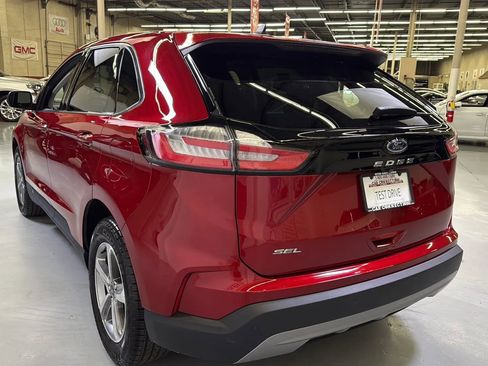 Used 2021 Ford Edge SEL w/ Convenience Package FWD image 9