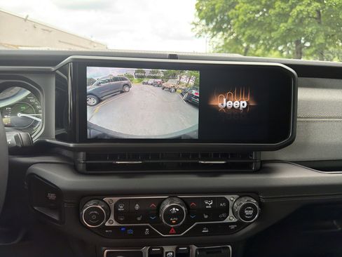 Certified 2024 Jeep Wrangler Unlimited Sahara AWD/4WD image 35