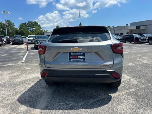 Used 2024 Chevrolet Trax LS w/ Driver Confidence Package FWD image 4