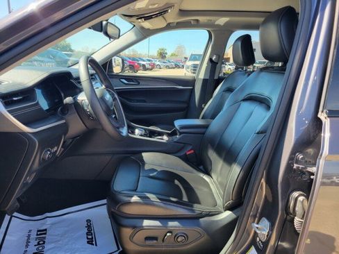 Used 2023 Jeep Grand Cherokee Limited image 24