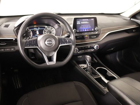 Used 2023 Nissan Altima 2.5 SV image 2