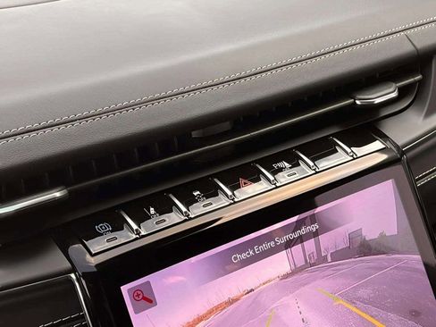 Used 2022 Jeep Grand Cherokee Overland image 26