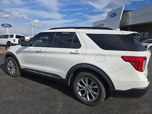 Used 2020 Ford Explorer XLT w/ Equipment Group 202A image 11