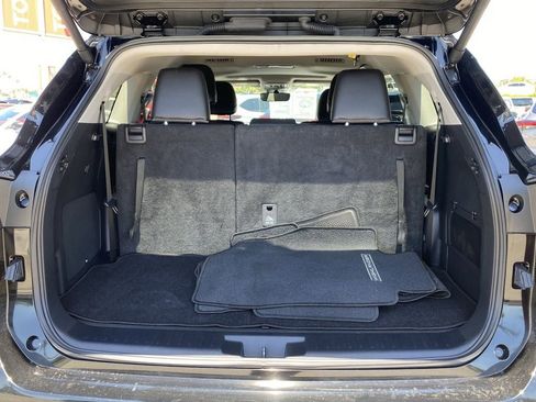 Used 2024 Toyota Highlander Limited AWD/4WD image 19